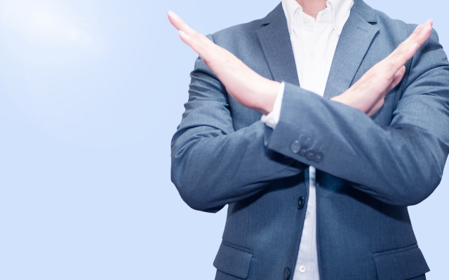 クレームの嵐でわずか1日で取り下げられた、品川駅の大量広告の破壊力が凄い。